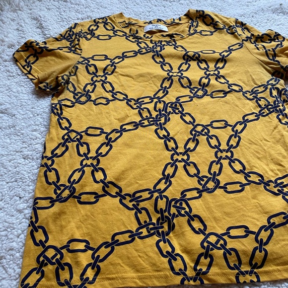 Berksha Yellow Chain Graphic Tee - Picture 3 of 6